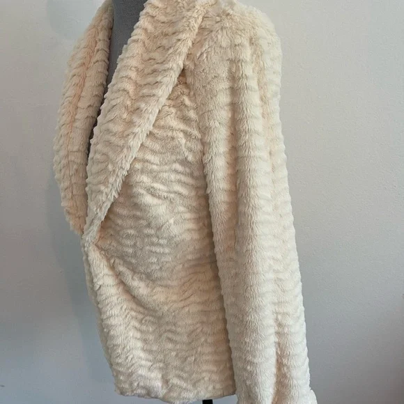 Forever 21 Cream Faux Fur Jacket - Picture 4 of 12